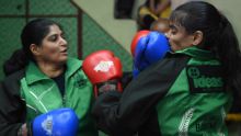 Au Pakistan, un insolite duo de boxeuses mère-fille