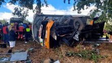 Cinq blessés dans un accident impliquant un autobus à Cascavelle