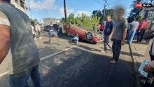 Accident de la route à Petit-Verger, Saint-Pierre : une voiture se retrouve les quatre roues en l’air 