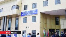Constable poignardé à Sainte-Croix : sa mère réclame son transfert en clinique privée pour sa sécurité