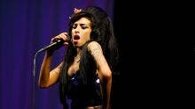Dix ans après sa mort, la famille d'Amy Winehouse veut se réapproprier son histoire