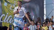 Argentine: le gardien Martinez acclamé par une foule impressionnante à Mar del Plata