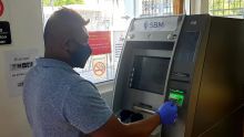 Un ATM de la State Bank of Mauritius (SBM) installé au supermarché Dream Price à Vallée-des-Prêtres