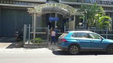 Quatre-Bornes : de longues queues devant des ATM en dépit des risques sanitaires 