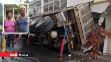 Trois jours après un accident à Tranquebar : le camion toujours encastré dans la façade ; l'aide de la SMF sollicitée