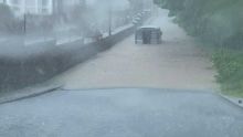 St-Jean : un autobus pris au piège par la montée des eaux