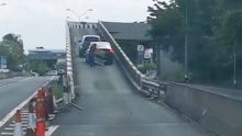Sur l’autopont de Plaine-Lauzun : un automobiliste enlève un 'barrage' pour continuer sa route