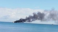 Au Port : un bateau de pêche ravagé par les flammes