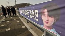 Corée du Sud: la star de BTS Jin rejoint l'armée et marque la fin d'une ère
