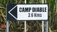 Camp Diable : colère et cafouillage devant le village Hall ce matin 