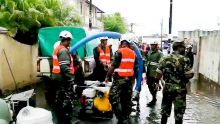 Avis de fortes pluies - la SMF et la police à Canal Dayot