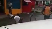 Vidéo sur Facebook : trois jeunes se bagarrent en pleine rue à Montagne-Blanche, l’un utilise un cutter 