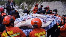 Séisme en Chine: au moins 65 morts, armée et pompiers mobilisés