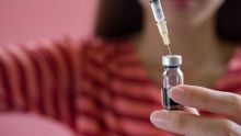 Vaccination dans des cliniques privées : des milliers de doses s’écoulent en quelques heures seulement