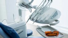 Un dentiste de 59 ans accusé d’attouchements sur sa jeune secrétaire : «Il m’avait dit qu’il était fatigué et qu’il voulait un massage»