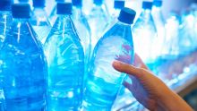 Été et sécheresse : la vente de bouteilles d’eau explose 
