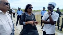  Fazila Daureeawoo arrive à Agalega