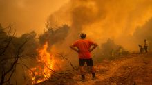 Incendies en Grèce et en Turquie: panorama apocalyptique sur l'île grecque d'Eubée