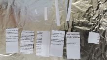 Des feuilles de papier, suspectées de contenir des traces de drogue, saisies chez Ti Kenzo 