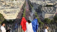 Sacre des Bleus : la France bascule dans l'ivresse