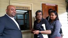 Photo de Kobita Jugnauth et Sherry Singh sur Facebook : Hassenjee Ruhomally présente ses excuses au CEO de MT