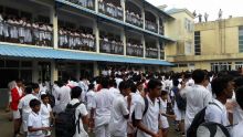 Des examens du School Certificate (SC) prévus le jour des élections générales, le 7 novembre