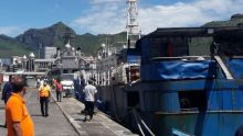 Rade de Port-Louis : le navire Lu Rong Yuan Yu 588 amarré