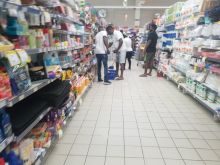 Confinement : les supermarchés ouverts à des heures réduites en semaine, fermés le weekend 