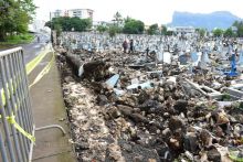 Effondrement d’une partie du mur du cimetière St-Jean : installation provisoire d’une barrière métallique 