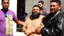 Rassemblement illégal: Javed Meetoo fait une brève déclaration à la presse avant d'être reconduit en cellule 