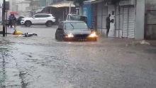 Fortes pluies : montées des eaux spectaculaires dans les rues de la capitale  