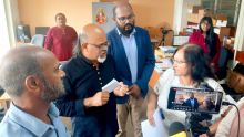 Visite surprise : Ashok Subron choqué par les conditions à la Sécurité sociale de Rose-Hill