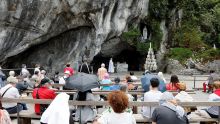 En France, la grotte de Lourdes rouvre aux pèlerins