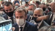 Jet d'un œuf sur le président français: l'auteur hospitalisé en établissement pychiatrique