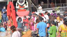Maha Shivratri  :  malgré la pluie, les dévots continuent leur pèlerinage au Ganga Talao