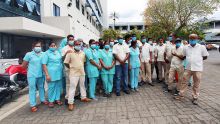 Rs 15 000 aux frontliners : des aides-soignants et infirmières de l'hôpital Jeetoo manifestent 