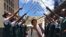 Au QEC : Une haie d’honneur pour Umeira Elyhee, capitaine des majorettes