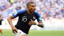 Mondial 2018 : Mbappé succède à... Pelé, qui le félicite