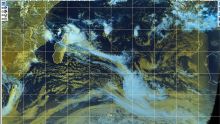 Perturbation tropicale : le système pourrait s'intensifier en tempête tropicale modérée d'ici demain et être baptisé Gamane 