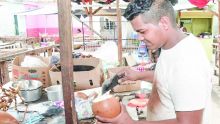 Après deux licenciements : Meesha devient marchand de noix de coco 