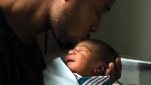 Hôpital public : les pères bientôt autorisés en salle d’accouchement