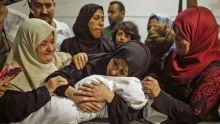 A Gaza, une famille pleure son bébé, mort asphyxié par du gaz lacrymogène