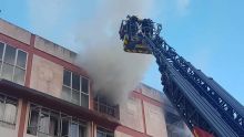 Incendie à l'hôtel Gold Crest : 4 personnes, dont un enfant, sauvées des flammes