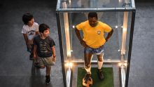 Brésil: Les fans entre inquiétude et nostalgie au Musée Pelé de Santos