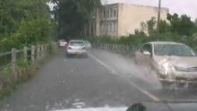 Déluge de pluies violentes à Ebène et Rose-Hill