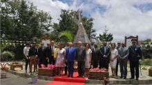 18 ans de l’autonomie de Rodrigues : cérémonie de dépôt de gerbes à Malabar