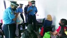 Vallée-Pitot : La police distribue des colis alimentaires