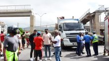 EN DIRECT | Le point sur la situation à Roche-Bois où un camion a heurté la passerelle dédiée aux piétons