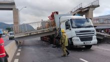 Effondrement de la passerelle à Roche-Bois après une collision : est-ce un accident ou un acte criminel ?, se demande Bobby Hurreeram