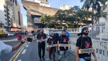 [En images] Renvoi des élections municipales : manifestation symbolique de ReA